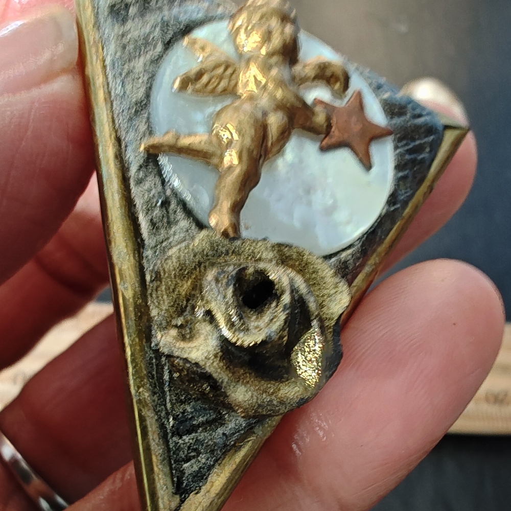 4 Gold-Tone Brooches/Pins - Picture 8 of 16